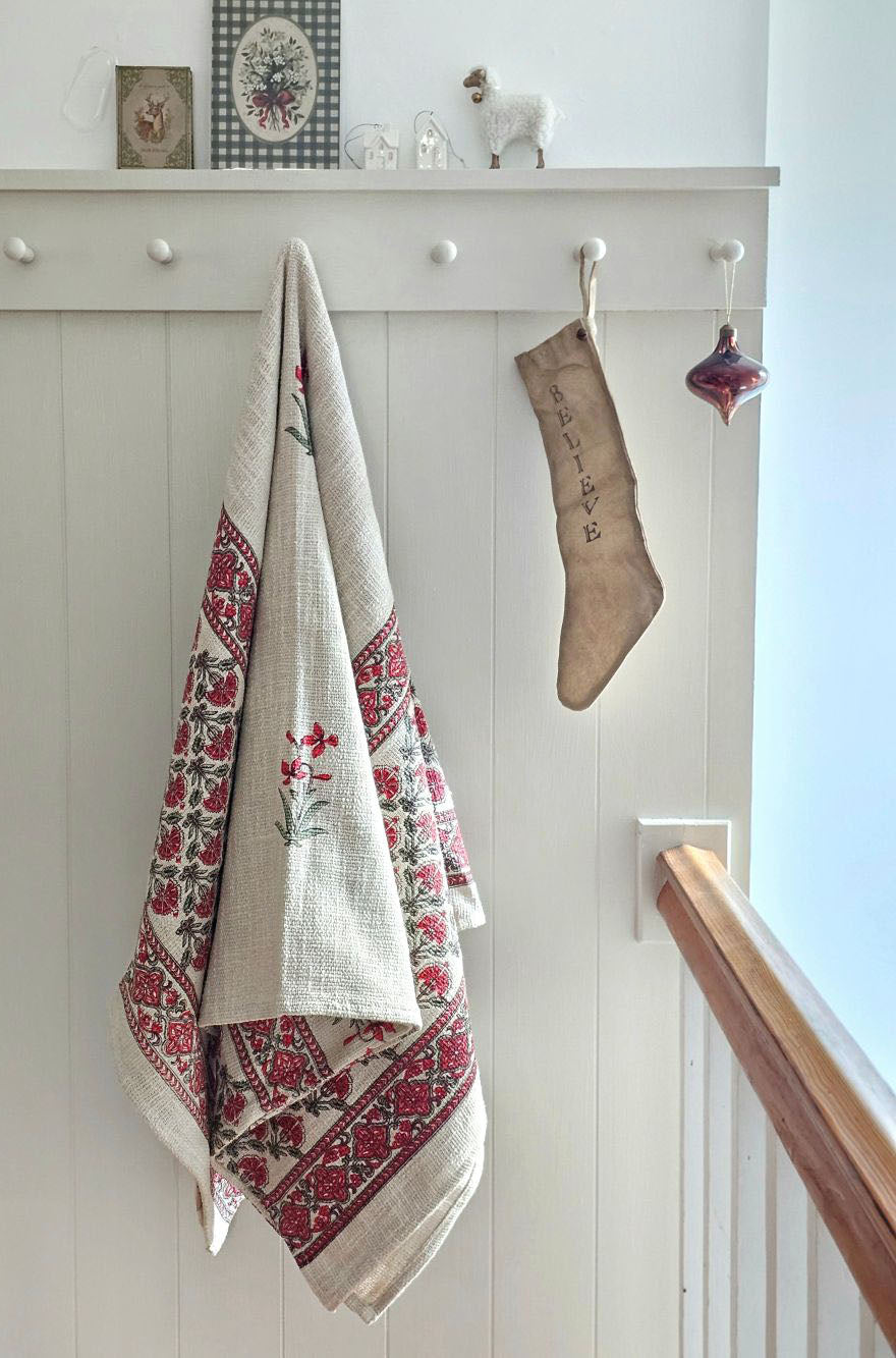 Abigail Cottage Throw Blanket