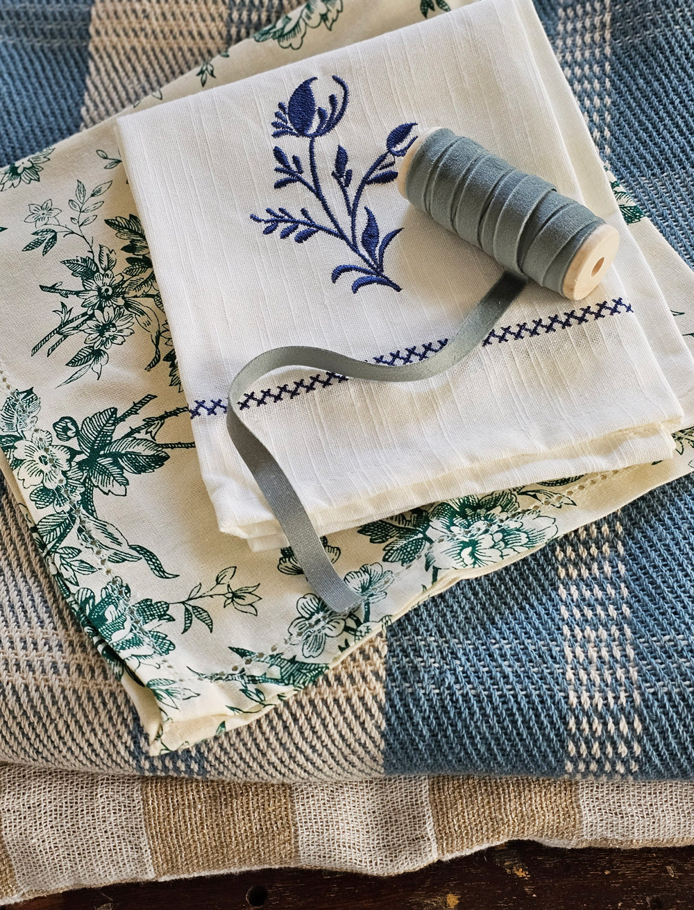 Green Floral Toile Napkin Set