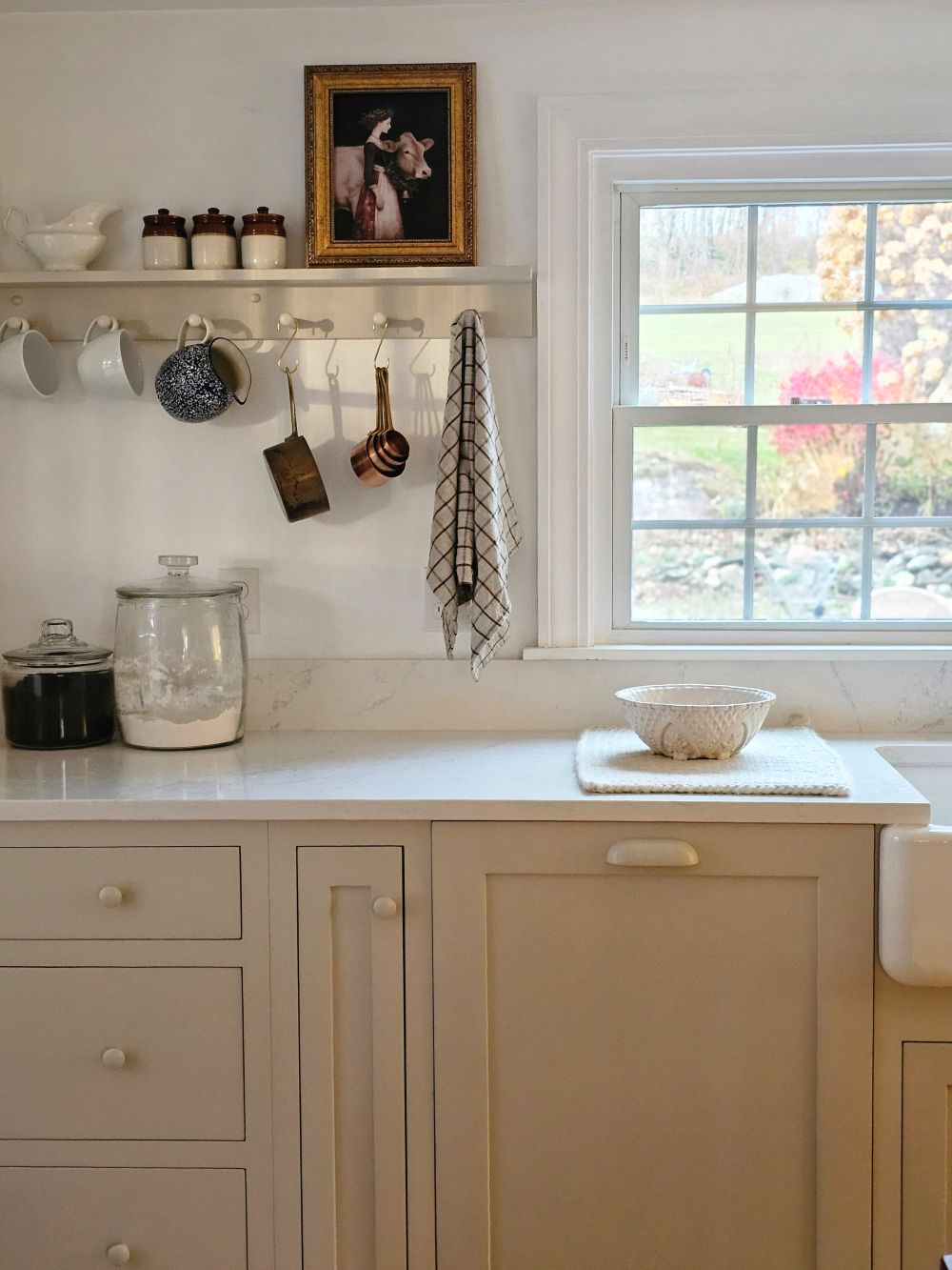 Vintage Style Ceramic Serving Bowl