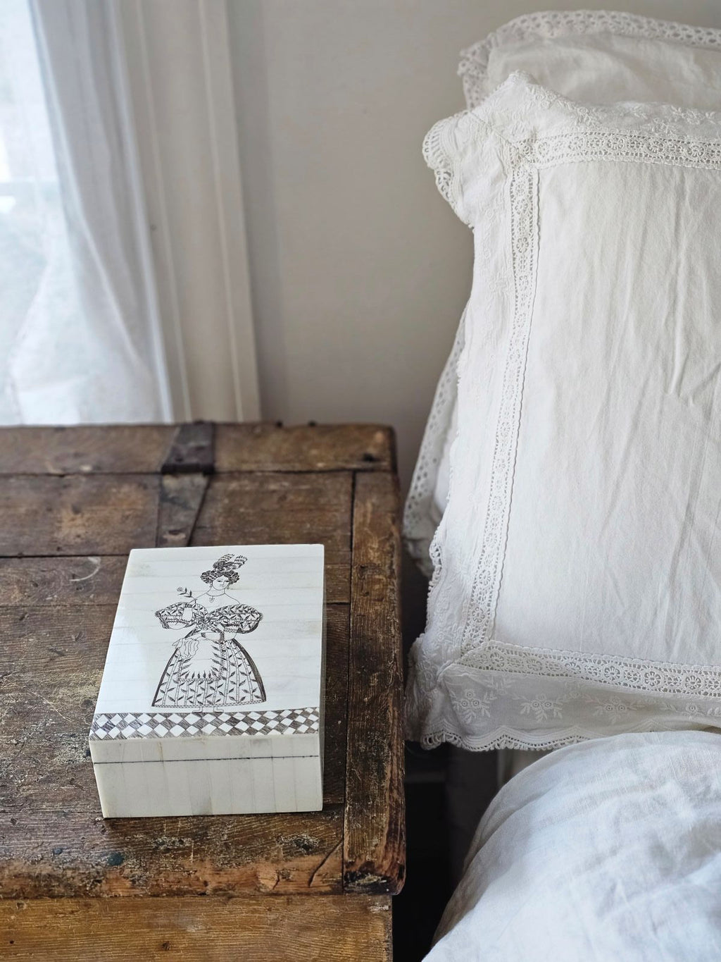 Lady in Waiting Scrimshaw Keepsake Box