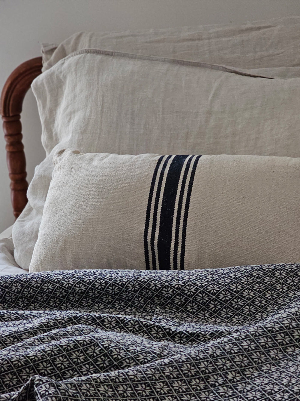 Welsh Inspired Throw Blanket, Navy