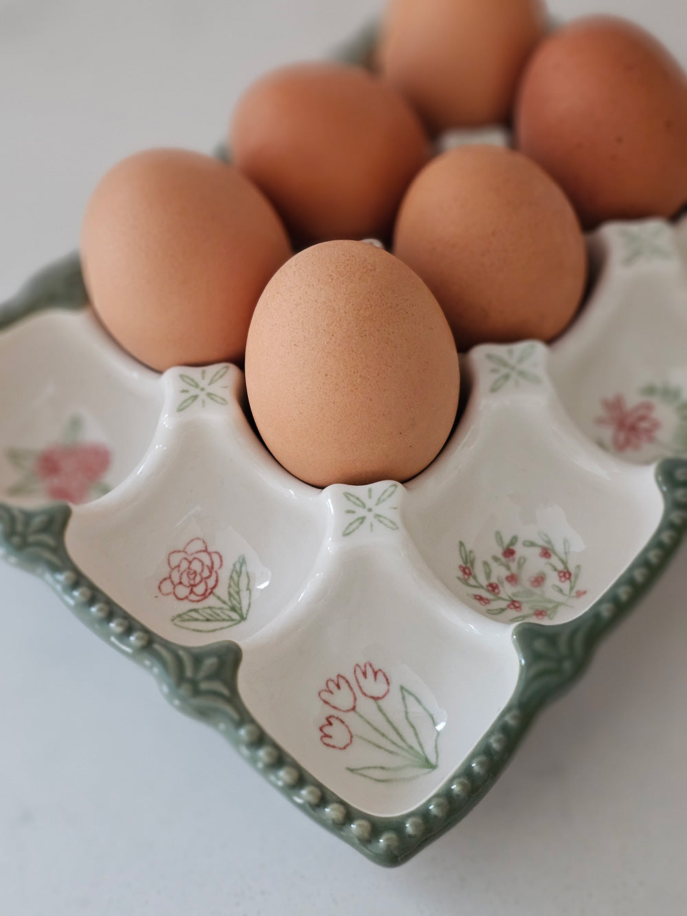 Stoneware Egg Tray with Cottage Style