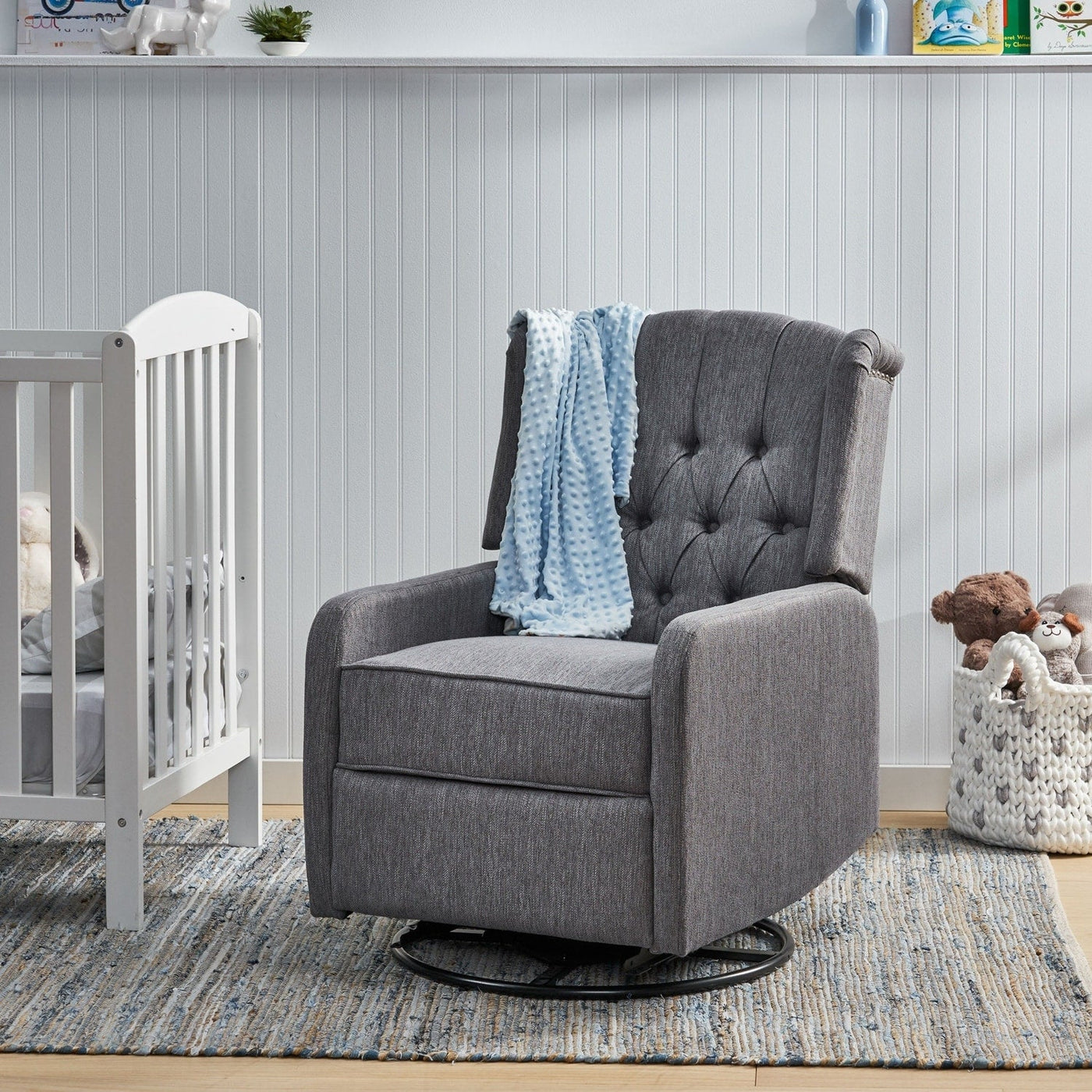 Versatile Manual Recliner Chair with Timeless Design