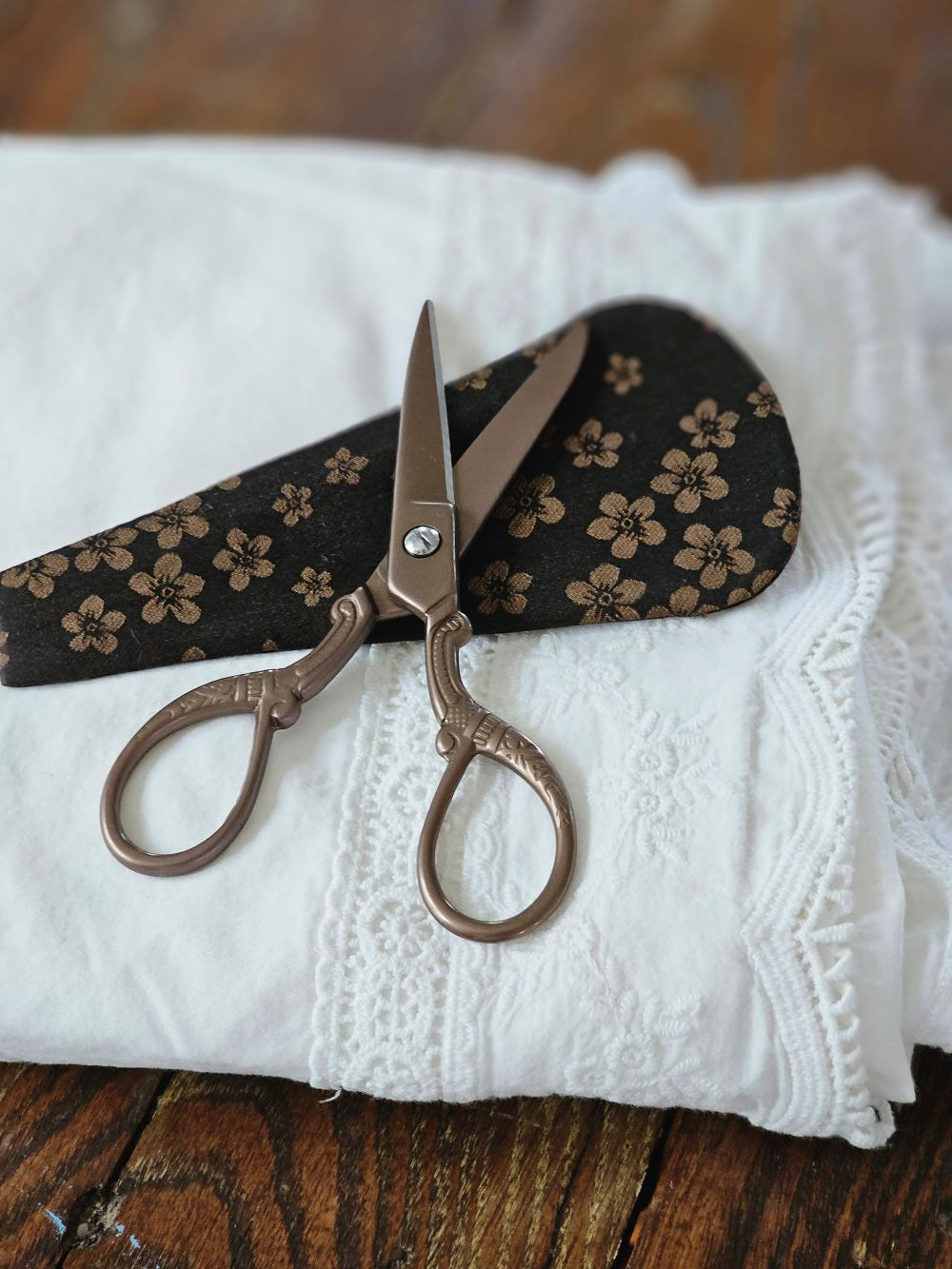 Vintage Style Embroidery Scissors with Sheath