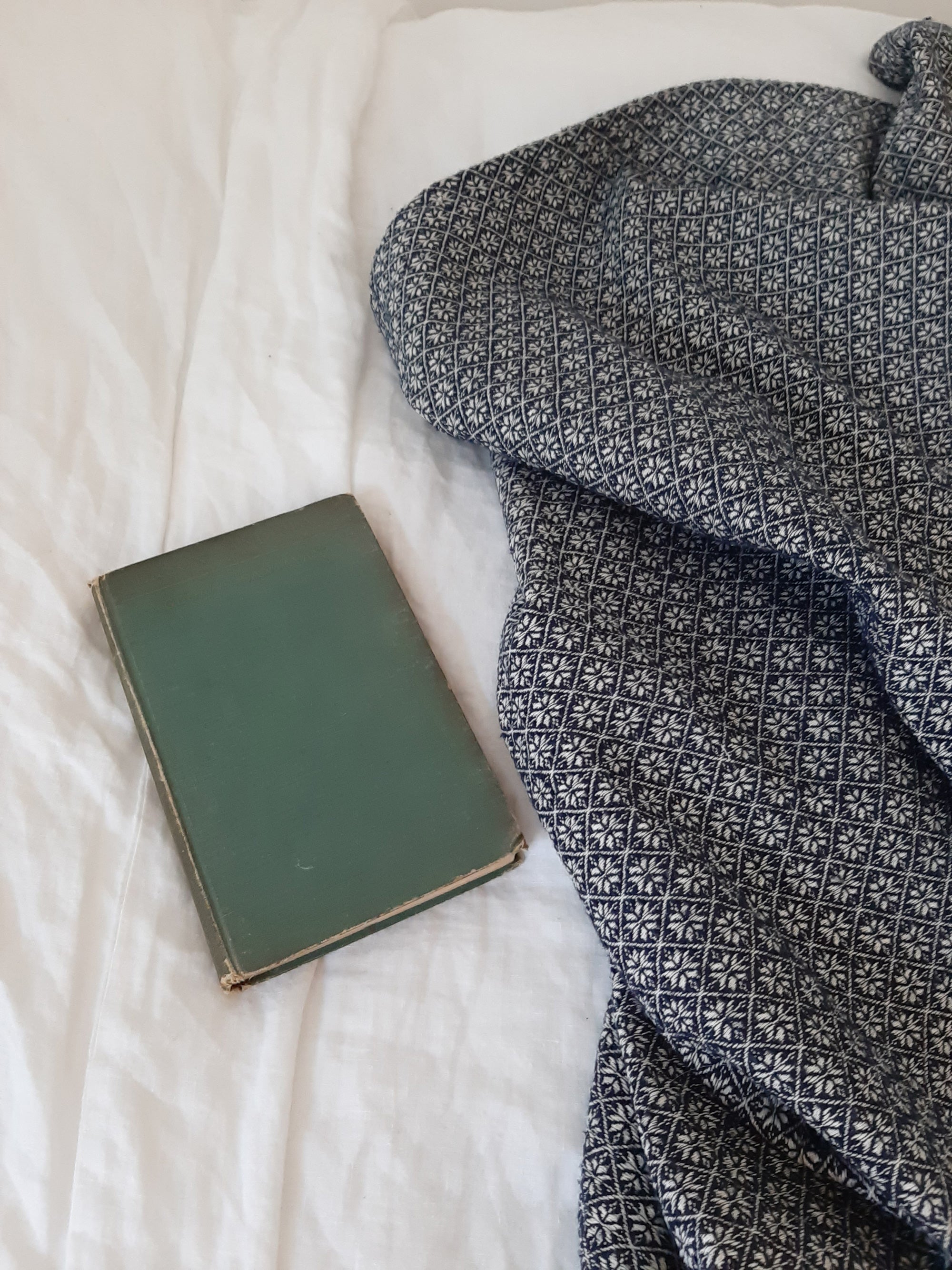 Welsh Inspired Throw Blanket, Navy
